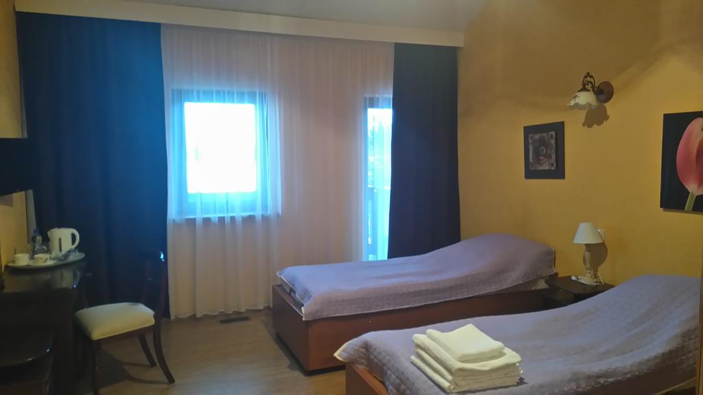 Karczma Biesiadna Bed & Breakfast Dalnia Exterior photo